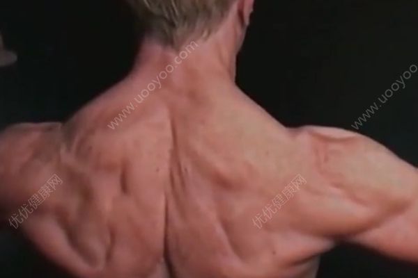 這位一身肌肉的網紅boy，竟然已經67歲了(1)