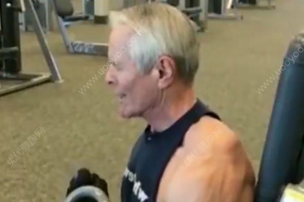 這位一身肌肉的網紅boy，竟然已經67歲了(2)