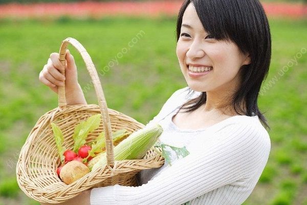 央視天氣預(yù)報(bào)女主播23年不老，女人凍齡的秘訣(4)