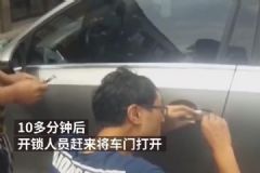 孩子悶車內家長拒砸窗，救出時渾身濕透體力不支[多圖]