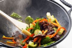 炒菜時候顛鍋的好處什么？如何正確使用鏟子？[圖]