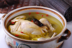 喉嚨痛時(shí)吃哪些食物能緩解？引起喉嚨痛的因素是什么？[圖]