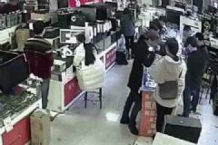 男子牙咬iPhone電池瞬間爆炸！如何預(yù)防電池爆炸？[多圖]