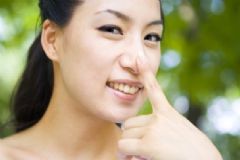 摸鼻子代表什么？摸鼻子是什么意思？[多圖]