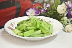 芹菜是粗纖維的菜嗎？芹菜中的纖維有什么作用？[多圖]
