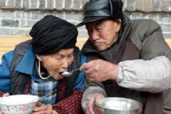 沒牙齒的老人吃什么？老人牙齒掉光了怎么辦？[圖]