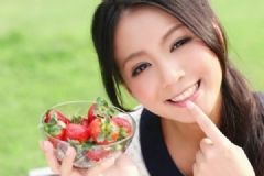 草莓和發酵粉能清除牙垢嗎？草莓發酵粉美白牙齒科學嗎？[多圖]