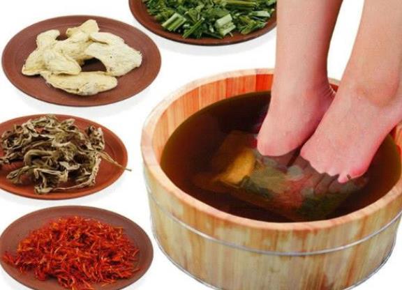 艾草泡腳能去除體內濕氣嗎 行氣活血祛腳臭寒火