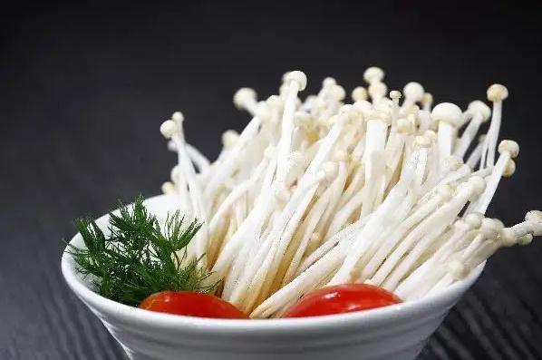 如何挑選金針菇？金針菇有什么營養價值？